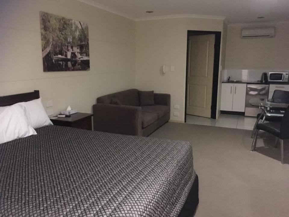 Balranald Club Motel Buitenkant foto