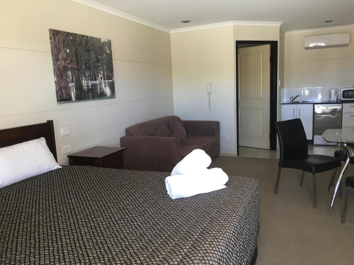 Balranald Club Motel Buitenkant foto